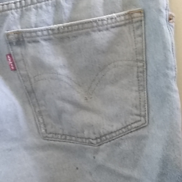 FINAL MARKDOWN LEVI’S 501 distressed denim shorts 28 waistline - Picture 8 of 15